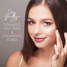 Moisturizing Lotion - Light And Long-Lasting Oil-Controlling Moisturizing, Hydrating And Repairing, Isolating Invisible Pores, Not Easy To Dull, And Does Not Remove Makeup And Stick To Powder.