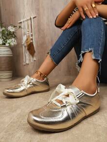 حذاء شقة رباط براق ألوان باستيلية للنساء كاجوال رياضي موضة جديدة ، مرن متعدد الاستخدامات للربيع والخريف