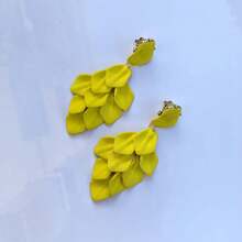 1 para kolczyków z akrylu w kształcie płatków kwiatów w stylu boho, wysokiej jakości biżuteria imprezowa bez przekłuwania dla kobiet