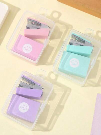 Conjunto de grapadora de tres colores en estilo Morandi. Caja de almacenamiento de grapadora de 3.9 * 2.7 cm, compacta y adorable, ideal para oficina, aula y hogar. Perfecto para encuadernar documentos, pequeños empaquetados. Fácil de almacenar y transportar, esencial para volver a la escuela.