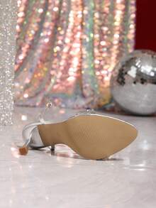 时尚银色带尖头水晶装饰高跟凉鞋