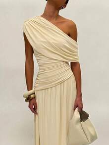 Đầm dài xếp ly cổ xéo màu trơn dành cho nữ, ôm dáng tôn vóc, thanh lịch và gợi cảm, thích hợp cho các bữa tiệc mùa hè. - Màu be - Xem 5