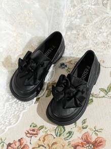A Pair Of Loafers Decorated With Bows, Fashionable Flat Shoes--Go Back To School; Black Shoes; Girls' School Shoes; Girls' Toddler Shoes; Children's Girls' Shoes; Girl's Shoes.