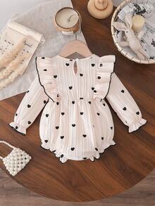 春秋季新款婴儿连体衣，圆领长袖设计，适合新生儿和婴幼儿，小爱心印花，女宝宝连体衣，黑色蝴蝶结装饰，喇叭袖，整体甜美可爱。 - 杏色 - 查看 2