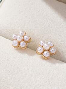 1 Pair Minimalist Small Flower Pearl Stud Earrings