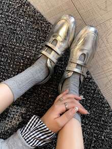 2025春季新款复古红色百搭魔术贴玛丽珍鞋，圆头平底休闲女鞋【尺码偏小，请参考尺码表】，芭蕾平底鞋