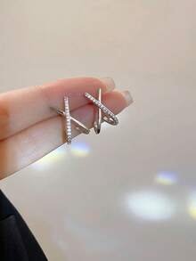 1 对简约锆石镶嵌十字架耳环，优雅的欧美风格，高端分层配饰，非常适合通勤、晚会、圣诞节和新年礼物