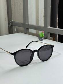 Women's Clip-On 2 In 1 Round Small Size Polarized Lens Eyeglasses Frame PZ948 - Black - View 3