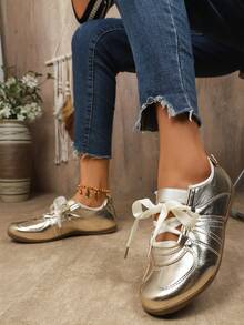 حذاء شقة رباط براق ألوان باستيلية للنساء كاجوال رياضي موضة جديدة ، مرن متعدد الاستخدامات للربيع والخريف