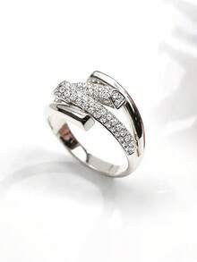Estuche de regalo: Anillo dorado elegante con diseño de línea cruzada con microincrustraciónde rhinestones, disponible en varios tamaños, adecuado para mujeres, boda, fiesta o regalo del Día de San Valentín - Plateado - Ver 2