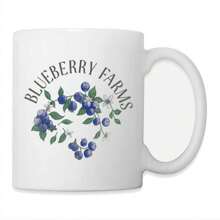 Taza de café de 11 onzas con logo de Blueberry Farms diseñada con bayas y flores