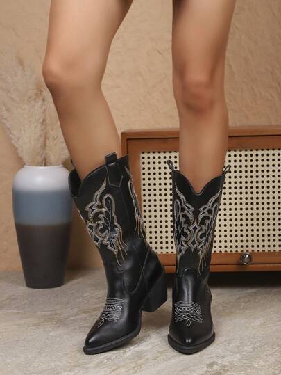 Nouvelles bottes de cow-boy occidentales pour femmes. Bottes occidentales pointues à l'embrochure classique rétro à la mode avec talons épais mi-mollets pour femmes. Bottes d'extérieur