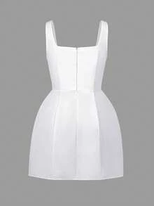 Vestido branco casual feminino com decote quadrado, alças finas e amarração na cintura, ideal para encontros, férias, volta às aulas e outras ocasiões. - Branco - Ver 4