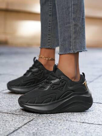 Women's Black & Gold Contrast Thick Sole Casual Sneakers, Gamer Style, Suitable For All Seasons, Sporty Design With 3D Textured Uppers For Eye-Catching Look