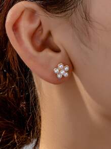 1 Pair Minimalist Small Flower Pearl Stud Earrings