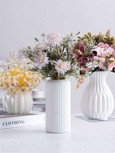 1个不易碎塑料花瓶，是客厅电视柜、书桌等场所的理想装饰品。适用于盆栽植物、鲜花、干花和插花。也是婚礼、派对、办公桌和电脑桌的完美配饰。可搭配人造花和花瓶，满足各种装饰需求（仅含花瓶）。适合作为生日礼物、毕业礼物、家居装饰、房间装饰等。玻璃花瓶