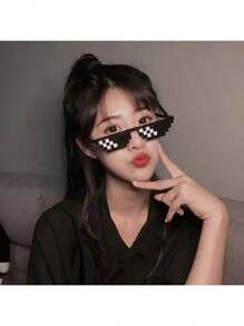 1pc Retro Mosaic Style Fashion Glasses, Vintage Color Tone Glasses Suitable For Men, Pixel Pattern Fashion Fashion Glasses, Funny Glasses For Women