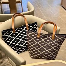 Women Tote Bags - 字母大橫條-黑色 - 查看 3