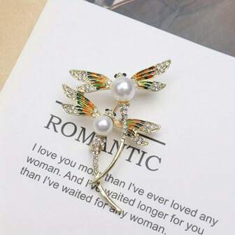 Vintage Rhinestone Dragonfly Enamel Pin – Elegant Butterfly Brooch With Accents, Golden-Tone Metal, Retro Style For Women'S Fashion Accessories, Butterfly Jewelry, Sophisticated Accessory, Intricate Craftsmanship