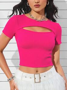 Blusa crop top dama mujer manga corta abertura frontal pecho cut out escote sensual entallado ajustado ceñido suave y2k cool aesthetic juvenil casual moderno verano diario dia noche primavera playa calor comodo fresco ligero - Rosa Fucsia - Ver 3