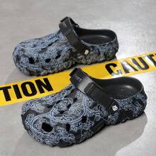 Sandalias tipo zuecos perforados para hombre, zapatos de playa antideslizantes y resistentes al desgaste, zapatos bordados para el hogar