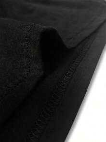 Women's Black Mother's Day T-Shirt: Happy Mother's Day Floral Lettering With Wreath Bow Design, Casual Round Neck Short-Sleeved Top, Suitable For Spring, Summer, And Autumn, Machine Washable. Gift For Mom.