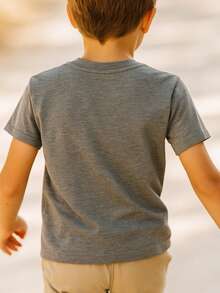 "Camiseta para niño Southampton Polo Club original, estilo color block con franjas contrastantes, moda infantil 2025, camiseta casual de algodón suave y transpirable para verano, ideal para niños activos, ropa cómoda y moderna para uso diario, polo clásico con logo estampado en el pecho, camiseta de niño gris con diseño juvenil y deportivo, outfit perfecto para escuela, parque o vacaciones" - Blanco - Ver 2