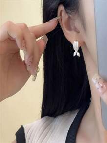 Elegant Boutique Solitaire Bow Design Unique Personality Refined & Gentle Earrings