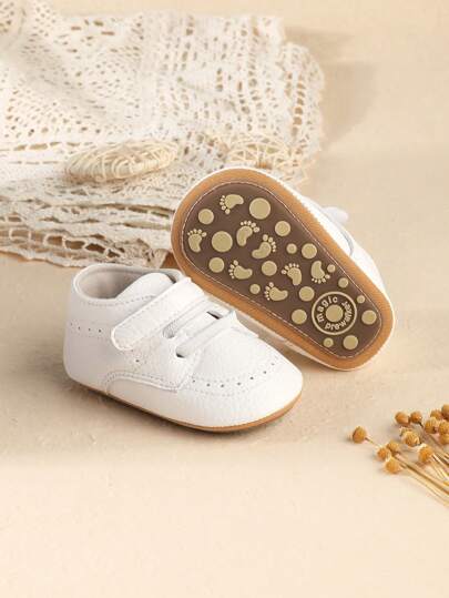 1 Pair Newborn Infant Solid Color PU Hook And Loop Flat Design Infant Prewalker Shoes, Suitable For Indoor And Outdoor, Spring & Autumn