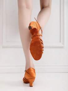 女士时尚新款棕色鞋 女式高跟鞋 5厘米中跟 棕色凉鞋 砖底扣 拉丁舞鞋 夏季凉鞋 居家运动鞋 表演舞蹈鞋 萨尔萨舞鞋 舒适柔软轻便