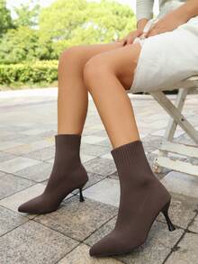 2025新款女士尖头修身踝靴，优雅踝靴，简约时尚显瘦舒适高跟靴，百搭各种服饰，现有黑色、米色、酒红色、红色、紫红色可选。 - 咖啡棕 - 查看 9