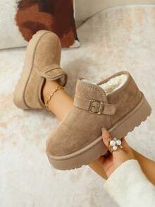 Botas de nieve para mujer con diseño de hebilla en estilo bohemio, nuevo modelo de moda de talla grande, zapatillas esponjosas para uso en exteriores e interiores en otoño/invierno, con suela gruesa y cruzada cálida y peluda