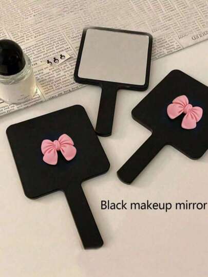 1 pièce Miroir de maquillage carré mignon avec nœud papillon, miroir portable à main pour retouches de maquillage, convient pour un usage quotidien, excellent cadeau d'anniversaire pour la famille et les amies, maquillage, pas cher, décoration de chambre, coiffeuse, voyage, chambre à coucher, accessoires de maquillage, miroir, miroir de coiffeuse, mini miroir, miroir compact, petit miroir, miroir à main, pas cher, articles de remplissage de bas de Noël, maquillage, outils de maquillage, articles bon marché, cadeaux, cadeaux pour femmes, cadeaux de Noël