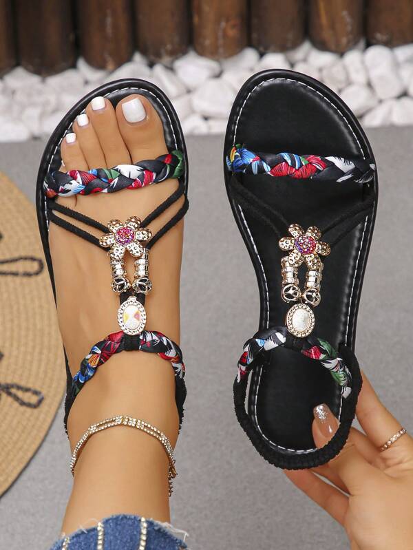 1 Pair Women Casual, Holiday, Beach Boho Flat Sandals. Coordinate With Skirts Or Shorts, They Are Eye-Catching On The Beach, And Also Very Fashionable When Paired With Pants On The Street, An Essential Summer Item For Women.