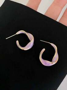 1 par de pendientes de aro en forma de gota de aceite de color blanco lechoso con decoración de rhinestones en dorado y rojo, adecuado como regalo de graduación o regalo para amigos