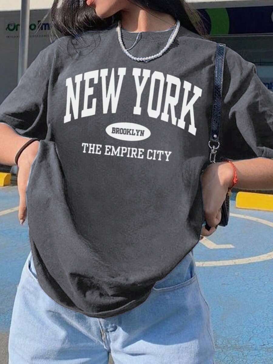 女士夏季字母印花露肩宽松休闲T恤，日常休闲百搭时尚。图案T恤，女士白色上衣，黑色上衣，粉色上衣，度假装扮 - 深灰色 - 查看 1