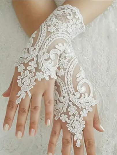 1pc Elegant Black Lace Fingerless Women's Gloves - Soft And Skin-Friendly, Intricate Floral Design, Elastic Polyester - Perfect For Bride Weddings, Parties And Dances, Wedding Accessories
