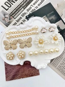 16 件可拆卸鞋饰包括 ABS 珍珠链、白色水晶皇冠、金色水晶蝴蝶、白色 ABS 珍珠花，适用于女士凉鞋、拖鞋、沙滩包等多种装饰，是节日和生日派对礼物的理想选择 - 金色 - 查看 4