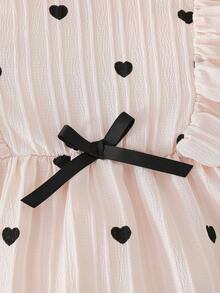 春秋季新款婴儿连体衣，圆领长袖设计，适合新生儿和婴幼儿，小爱心印花，女宝宝连体衣，黑色蝴蝶结装饰，喇叭袖，整体甜美可爱。 - 杏色 - 查看 5