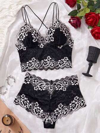 2 件对比色花卉蕾丝性感内衣 - V 领修身透视吊带背心和平角内裤 - 女士情趣内衣套装