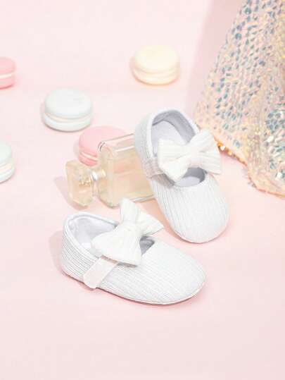 Giày trẻ sơ sinh màu trắng làm lễ rửa tội, giày công chúa cho trẻ sơ sinh mùa xuân/thu, giày bệt nơ thời trang cho bé gái