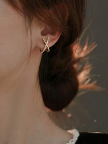 1 对简约锆石镶嵌十字架耳环，优雅的欧美风格，高端分层配饰，非常适合通勤、晚会、圣诞节和新年礼物