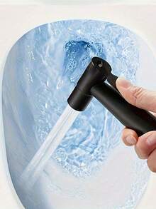 3件套高压手持喷枪套装，采用ABS塑料材质，配有壁挂式喷头、59英寸柔性软管和易于安装的坚固支架。适用于浴室和卫生间冲水、户外房车清洁、宠物淋浴、浴室和洗衣房清洁。现代家居必备用品。节日送礼佳品。