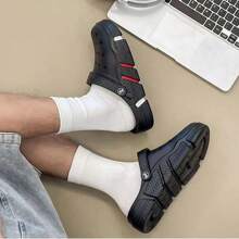 Sandalias casuales transpirables para hombres, pantuflas simples antideslizantes para usar en casa, nuevas sandalias de lujo para hombres