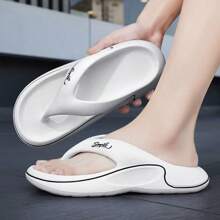 Chanclas de verano 2025 de nueva moda con agarre antideslizante para hombres talla grande, sandalias de piso blando tipo chancla para uso en exteriores