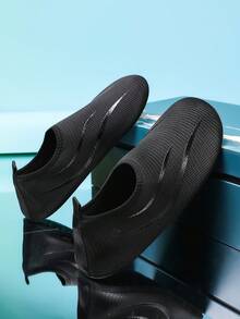 黑色纹理水鞋，透气沙滩鞋和水鞋，适合青少年和青年，轻便舒适，适合海边活动