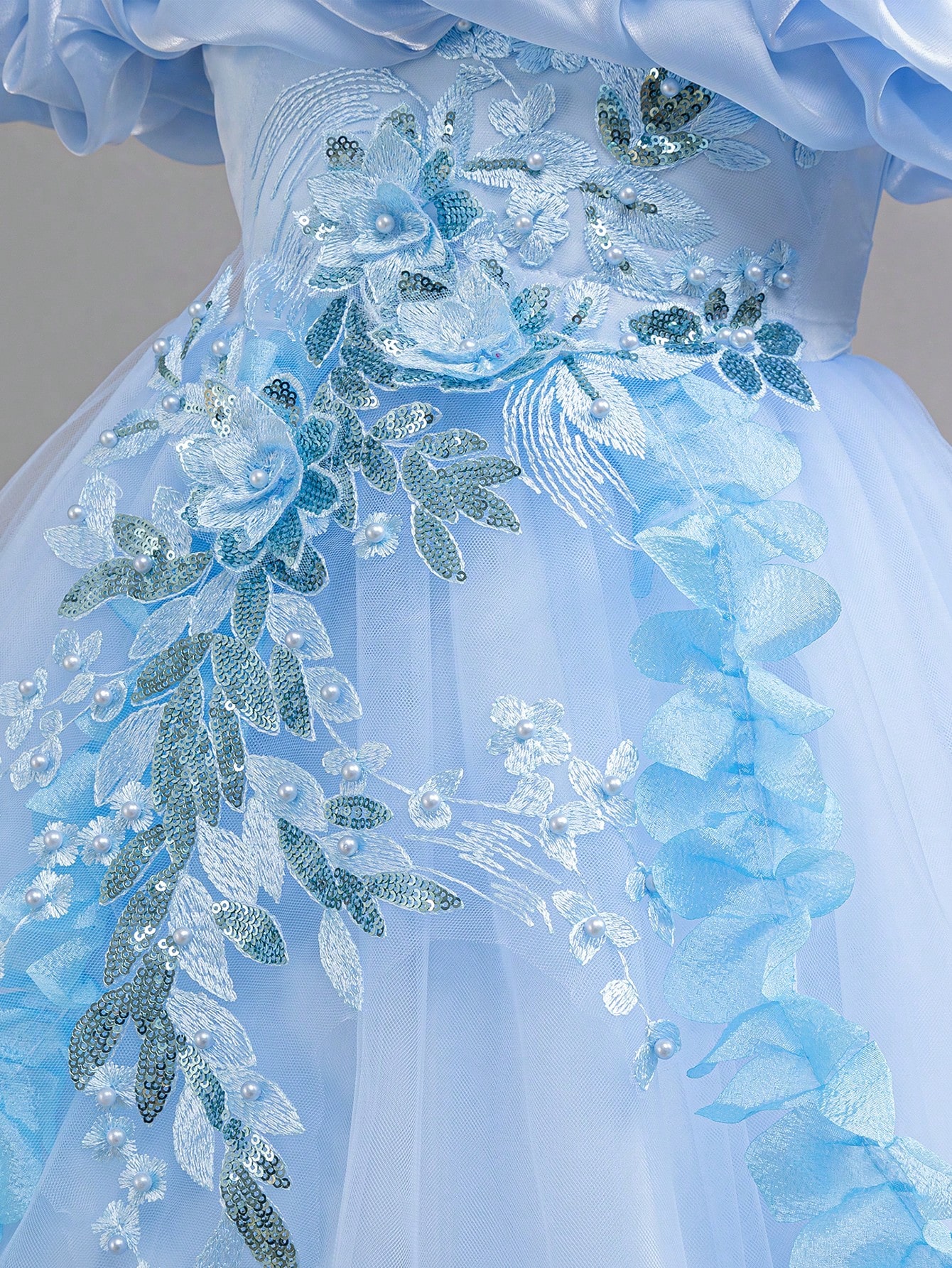 Elegant prinsessklänning för barn till bröllop och festligheter_voghion.com