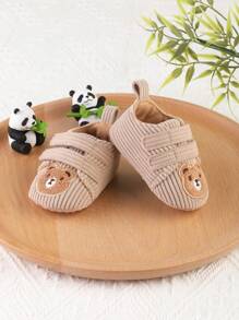 1双男女通用新生儿卡通熊图案魔术贴休闲运动鞋，适合0-3个月婴儿、幼儿、0-1岁男孩女孩穿着，春、秋、冬季穿着舒适。