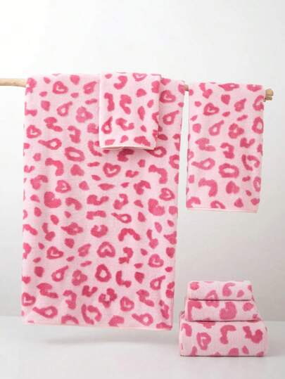 1pc Pink Towel, Lightweight, Jacquard Letter & Heart Pattern, Polyester Fiber, Rectangle 70*140cm Or Kitchen/Face/Hand Towel 34*75cm Or 34*34cm Washcloth, Suitable For Men, Women, Couples, Families, All Seasons, Quick-Drying, Absorbent, Soft, Applicable For Bathroom, Hotel, Gym, Holiday Gifts, Party, Beach, Outdoor, Travel Shower Towels For Beauty Salon, Hotel Sports,Home Essentials, Towel, Skin Care Bath Towel Sheet