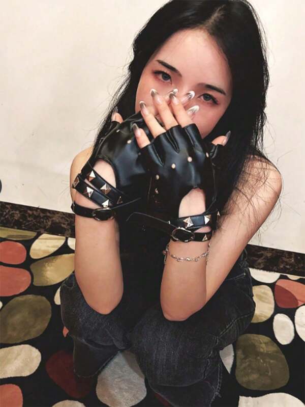 1 Pair Women's Personalized Fashion Holiday Dark Punk Rock Fingerless Gloves With Rivets Leather Inlays For Outdoor Music Festival Party
